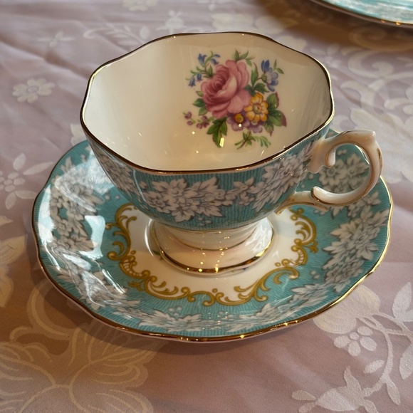 Royal Albert Enchantment 5 Piece Place Setting - Pristine - Picture 7 of 9